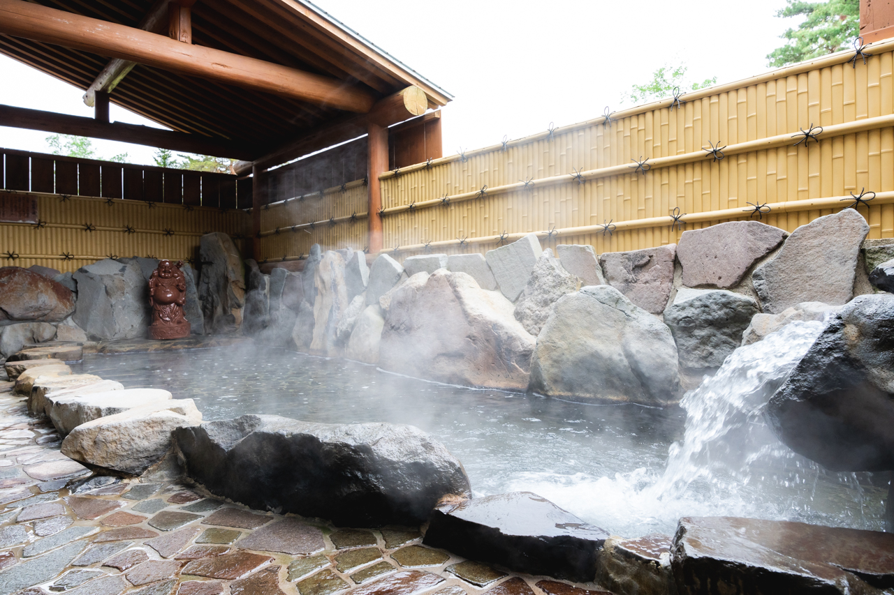 Iizuna Kogen Ski Resort Enjoy Delicious Food and Hot Springs